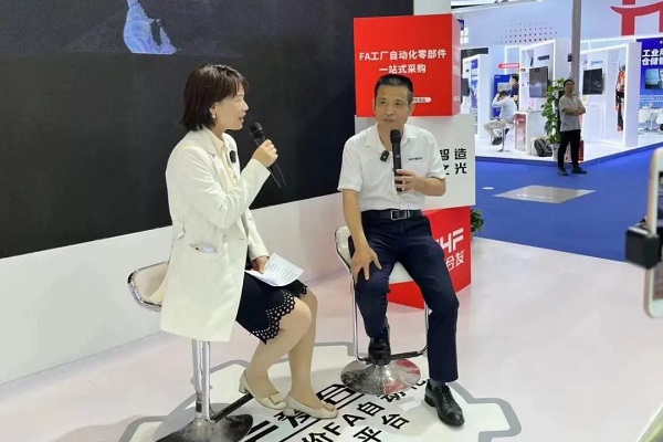 現(xiàn)場(chǎng)直播，暢談發(fā)展